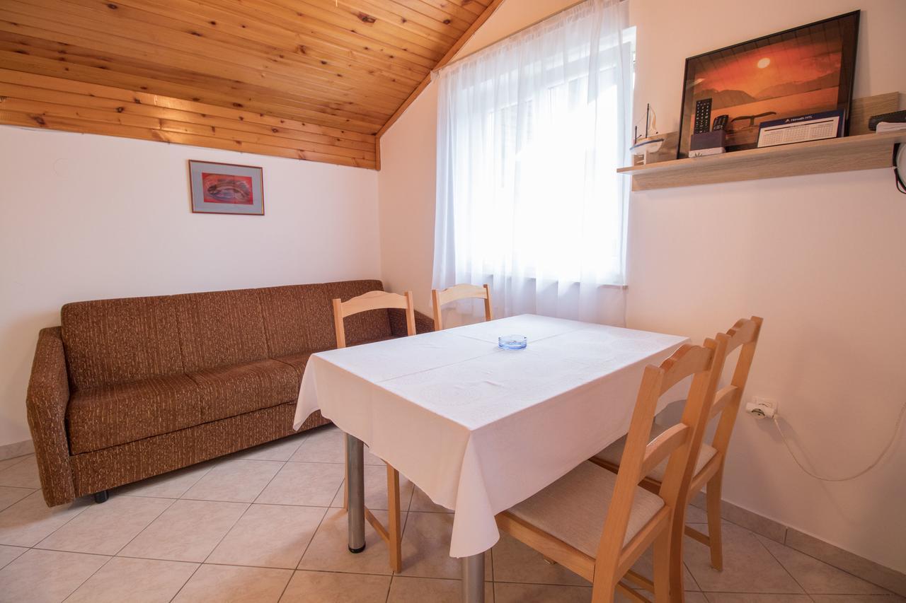 Rooms Sofija Selce Eksteriør billede