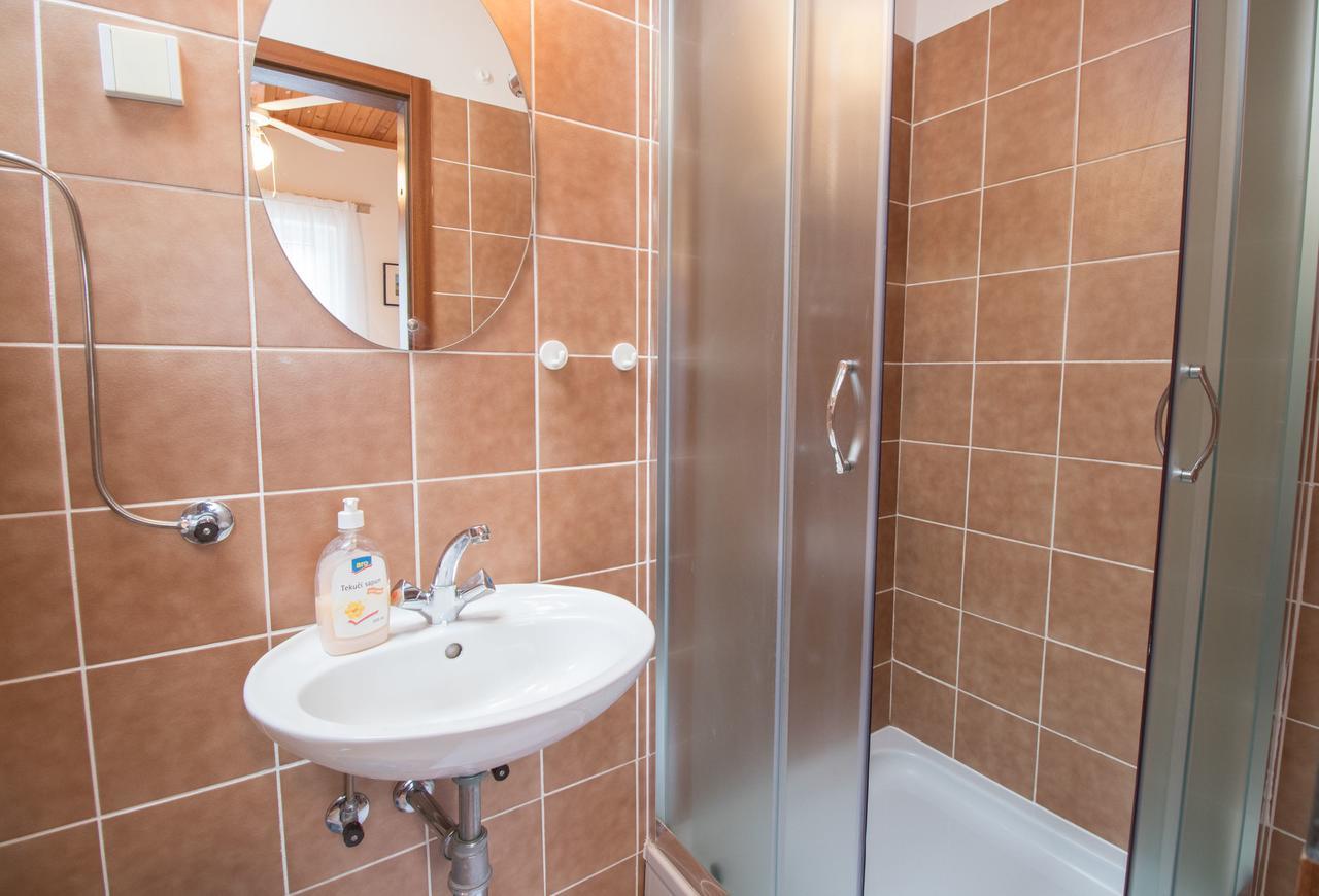 Rooms Sofija Selce Eksteriør billede